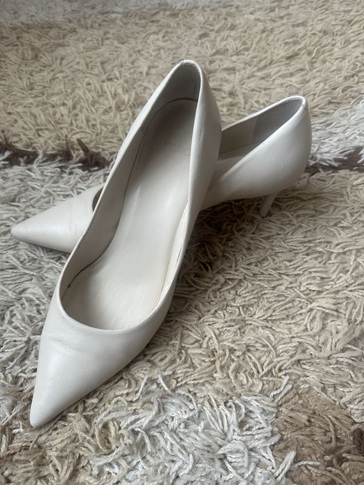 Туфлі Estro 38  Молочного Кольору