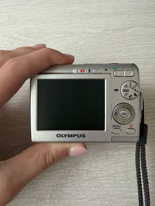 компактна цифрова камера Olympus FE-180