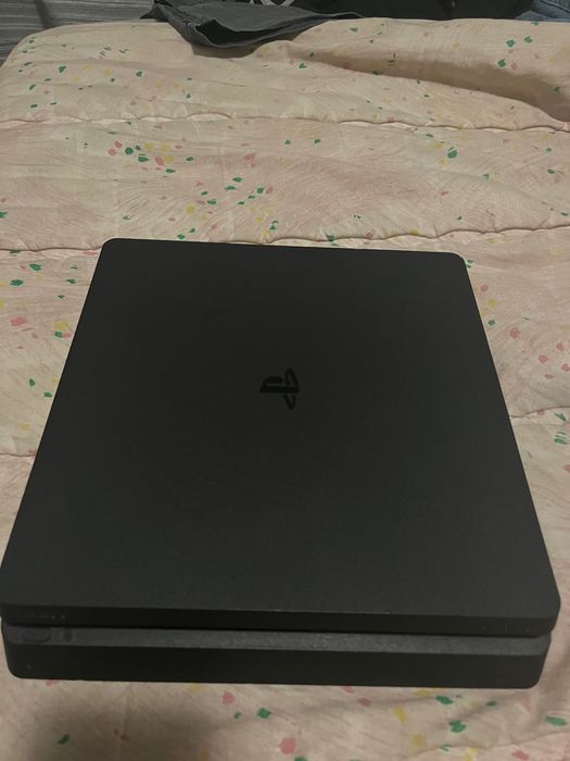 PlayStation 4 2 controles 3 jogos . 150 €