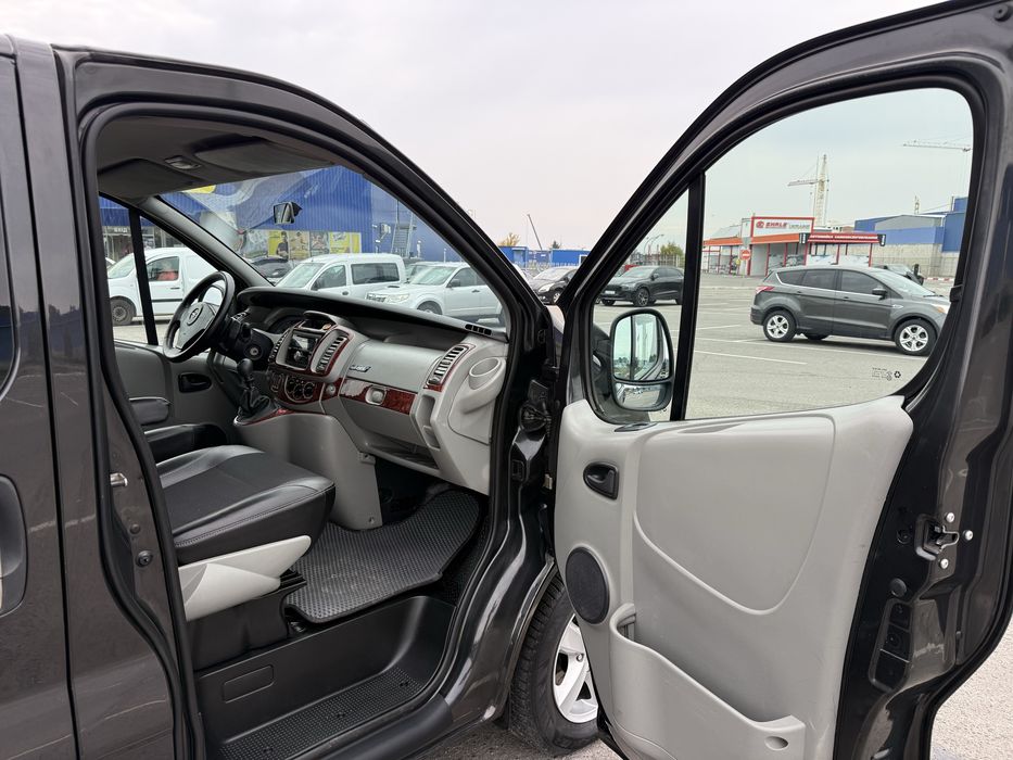 Бус Opel Vivaro 2009 Пасажир, Довга база (2.0 dCi) обмін, лізинг