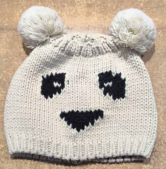 Piękna czapka panda miś pompony