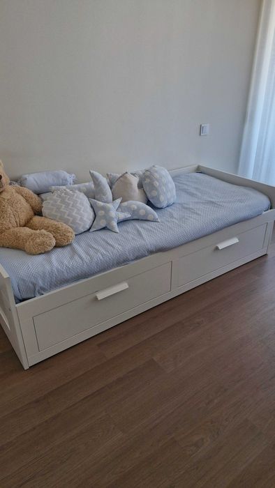 Vendo cama, possível colocar dois colchões com gavetas de arrumos