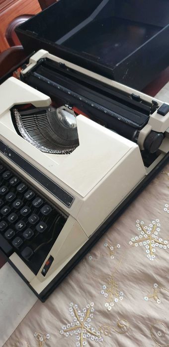 Máquina de Escrever Manual Rover 2000