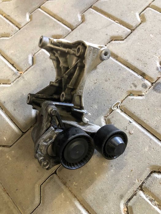 Łapa mocowanie alternatora  Opel Vivaro b Trafic III 1.6 Dci Cdti