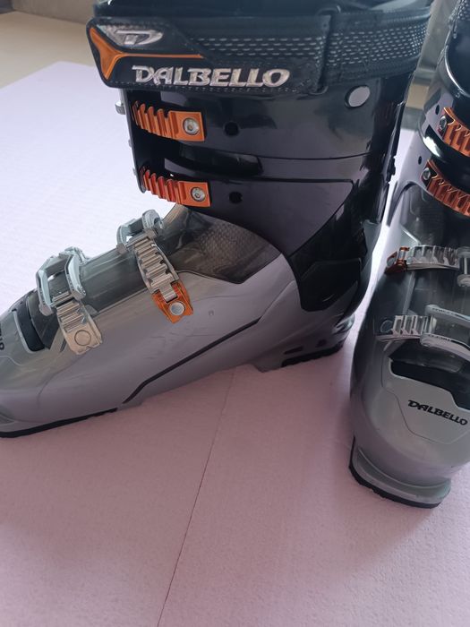 комплект чоботи лижні та лижі