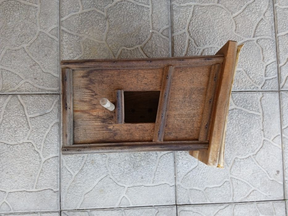 Годівниця дерев'яна