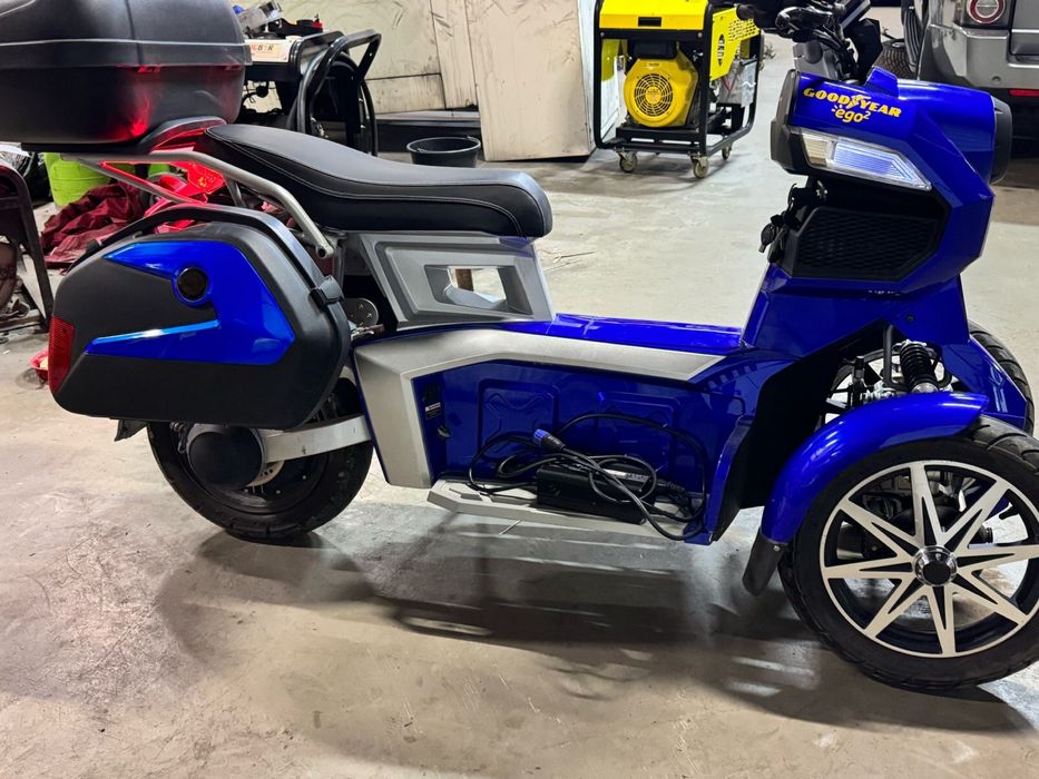 2 аккумулятори. Doohan Goodyear Ego 2. Скутер