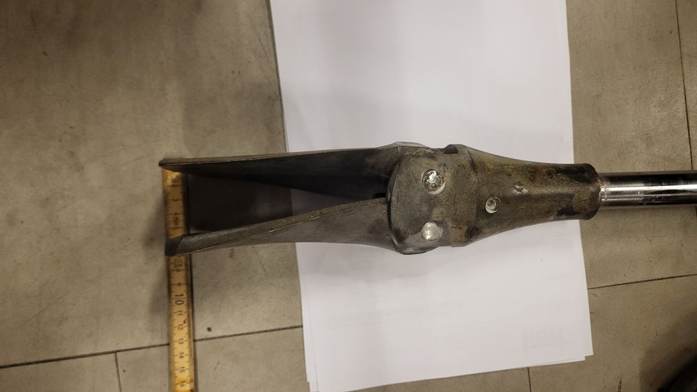 Śruba napędowa z wałem do łodzi