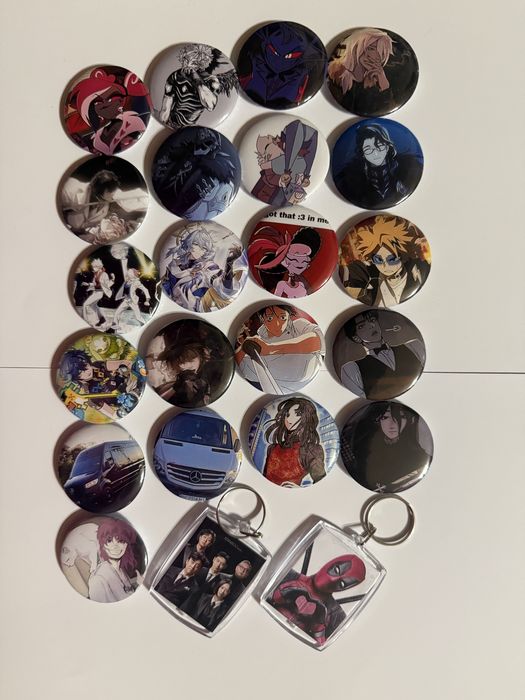 Брелки , значки  с  Геншин ,  Евангелион , Атака Титанов …