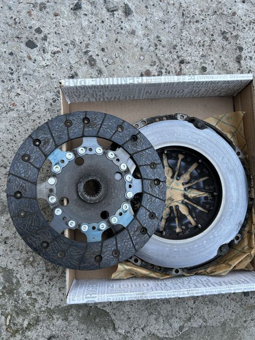 Комплект сцепления Renault 302058134R
