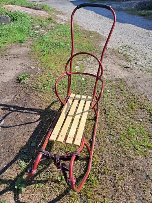 Детские зимние санки.