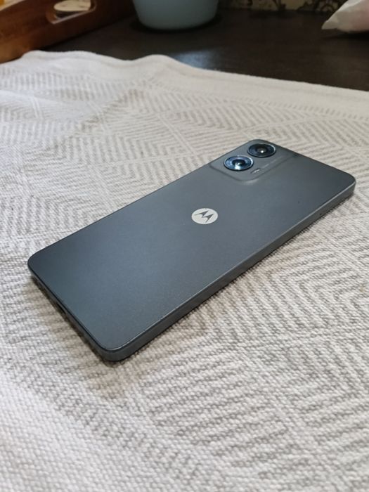 Motorola g24 256 GB, 8 GB RAM.