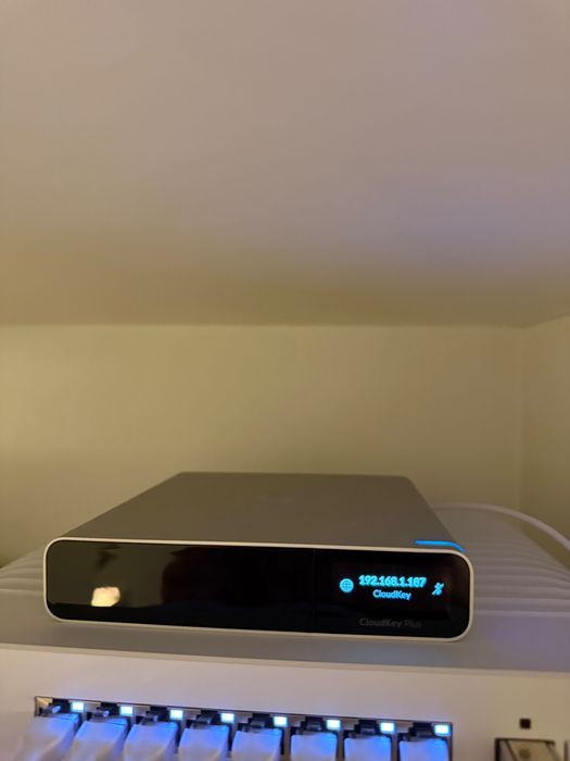 Ubiquiti UniFi CloudKey+ 1TB SSD