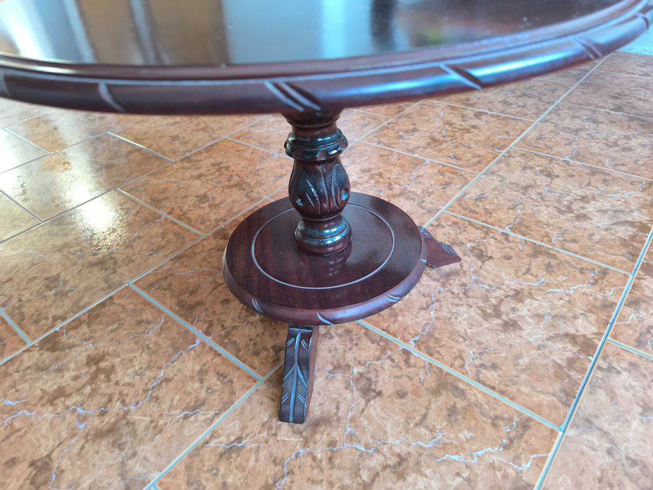 Mesa antiga de centro de sala