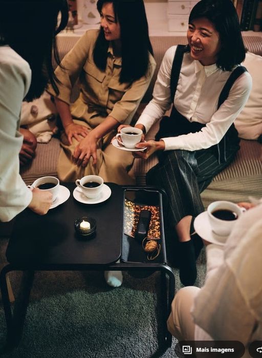 Mesa de apoio OLSERÖD IKEA.
Nova, sem uso.