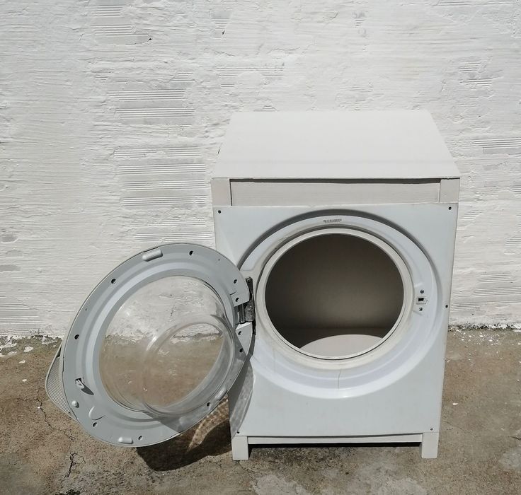 armario de roupa suja by a Arte do lixo