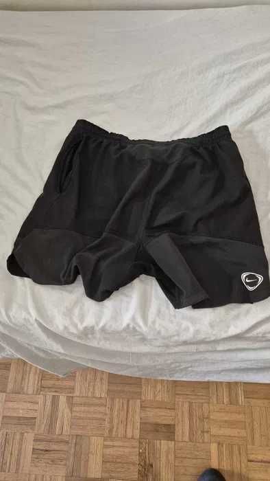 Calções Manchester United Nike Pretos em bom estado tamanho L