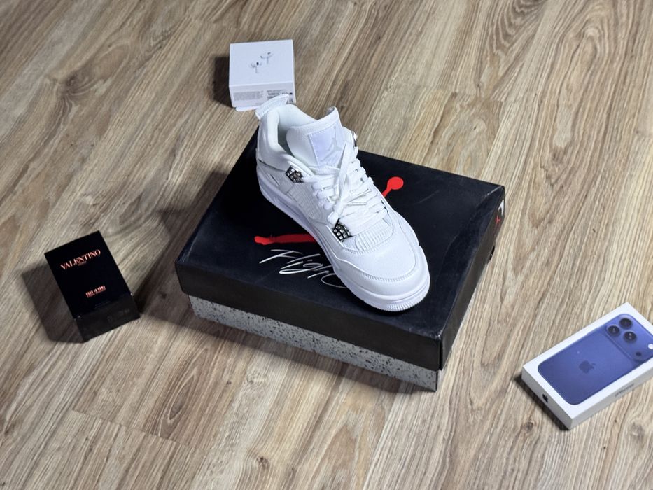Jordan 4 silver metalic pure money