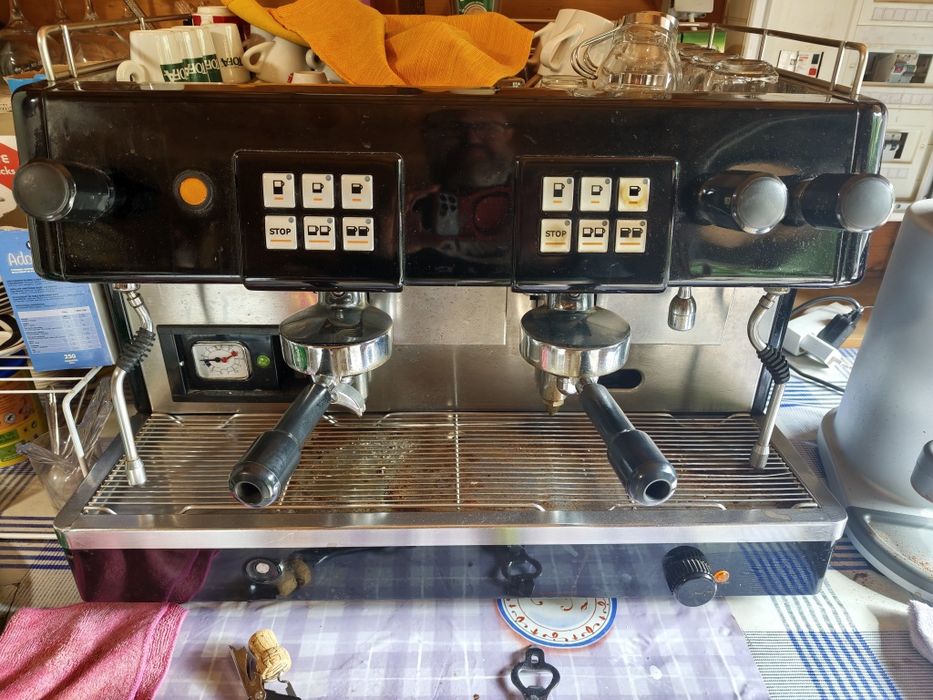Máquina de café industrial + moinho + filtro