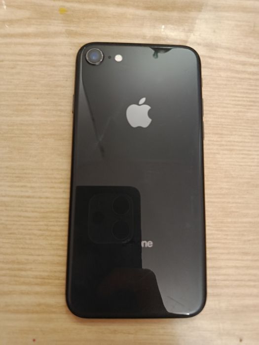 Айфон 8 64 ГБ...