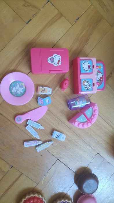 Zabawkowy kosz piknikowy kraina lodu z zestawem zabawkowego jedzenia