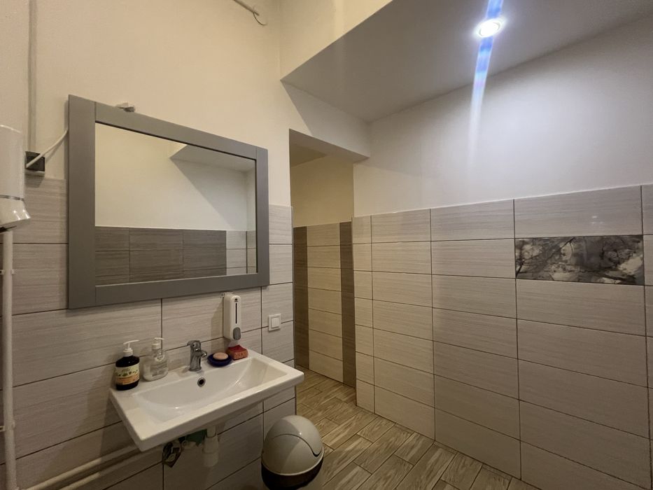 Оренда! офісні приміщення 200 м.кв ! вул.Зелена