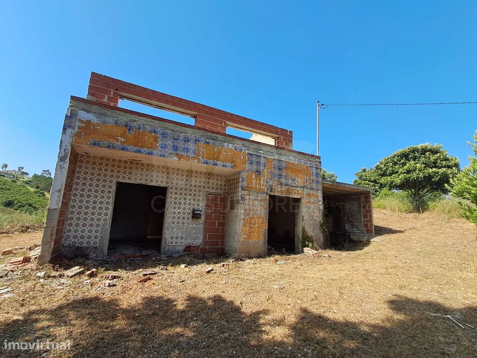 Moradia em construção em Salir de Matos