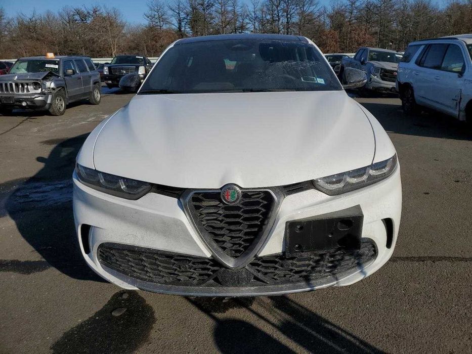 Бампер Alfa Romeo Tonale Розборка Альфа Ромео Тонале Четверть
