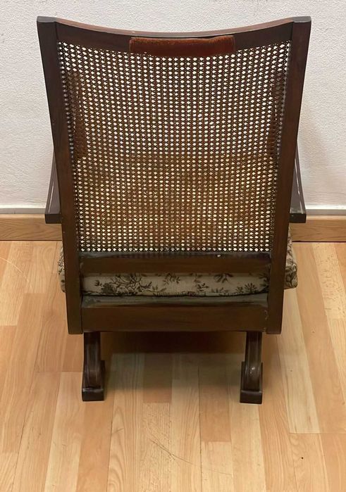 Cadeira de balanço antiga