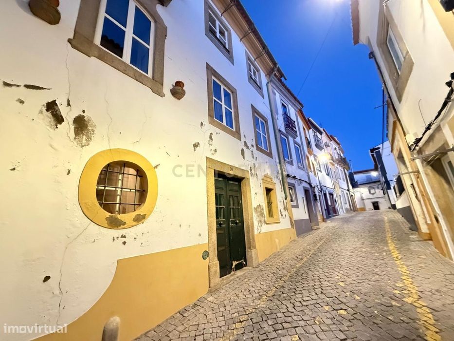 Segundo Piso de Edifício Apalaçado no Centro Histórico de Portalegre