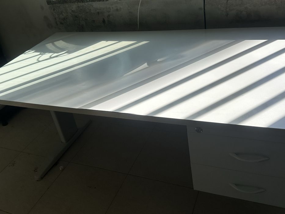 Secretaria com gavetas