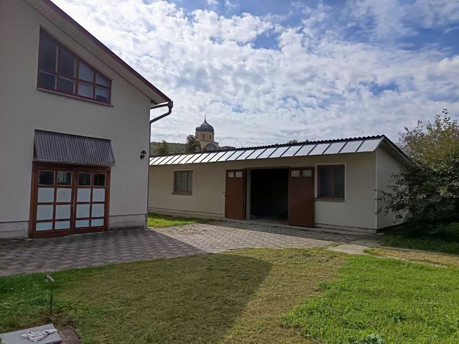 Просторий сучасний будинок з ремонтом, є-відновлення, постанова