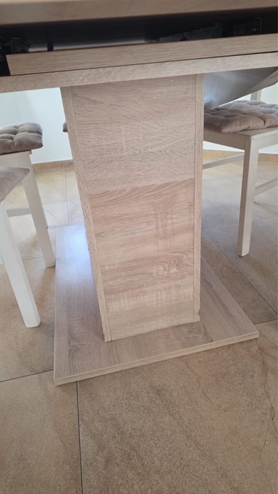 Stol do jadalni plus krzesla