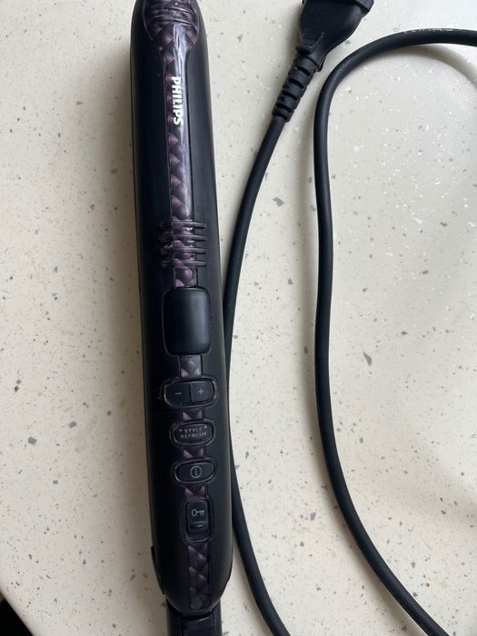 Вирівнювач для волосся Philips