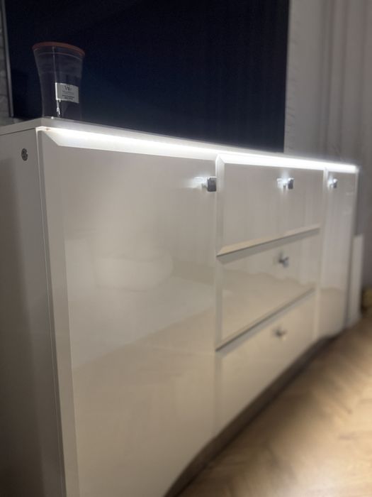 Komoda z oświetleniem LED GLAMOUR 160cm Biały połysk