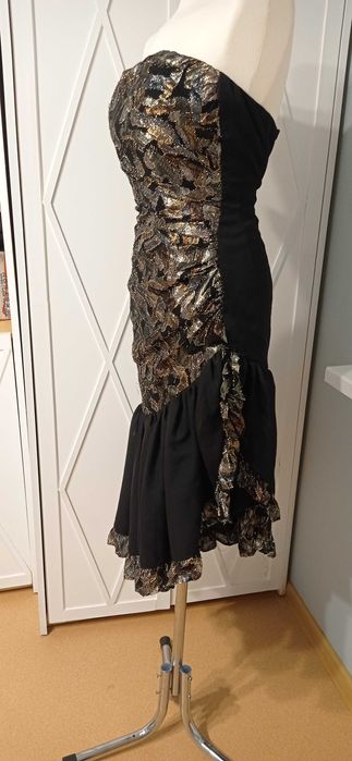 Sylwestrowa sukienka roz. S z falbaną, błyszczaca