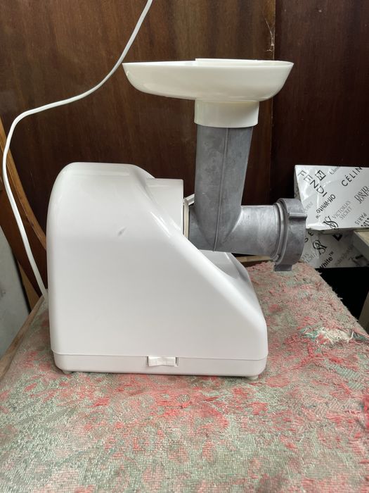 Електром’ясорубка Белвар «Помічниця» — Надійна та потужна