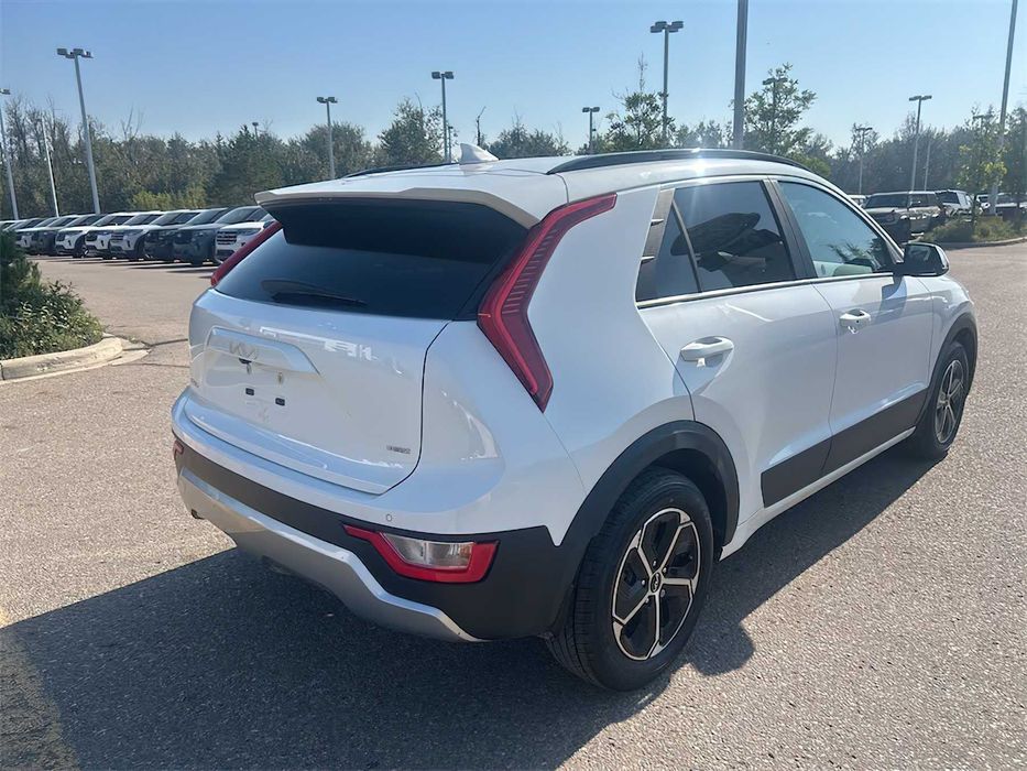 Kia Niro Plug-In Hybrid      2023