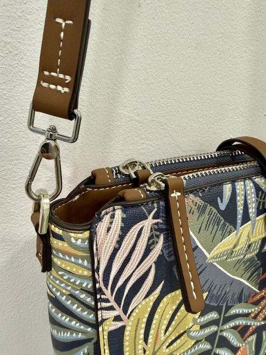 Mala floral linda para primavera - verão. Nova