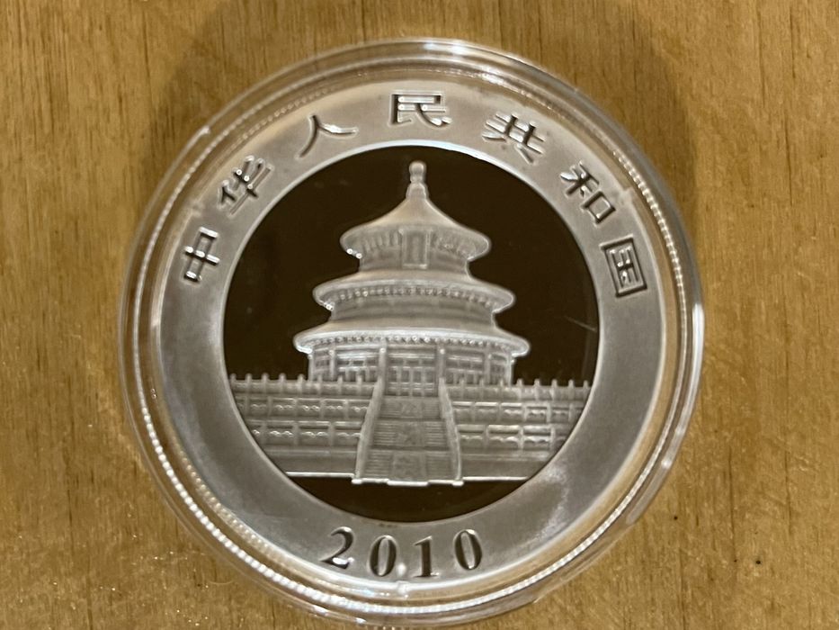 Инвестиционная серебряная монета Китая панда 2010 год