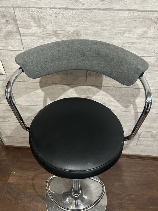 Барні стільці (з підйомним механізмом)