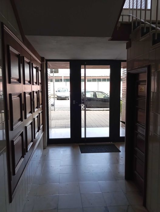 T2 Remodelado | 73,5m2 | Garagem | Vistas e METRO À PORTA