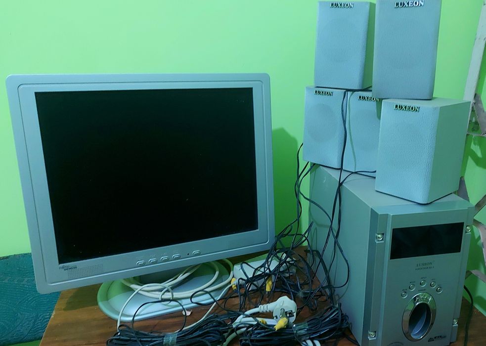 Продам колонки LUXEON и монитор Fujitsu-Siemens