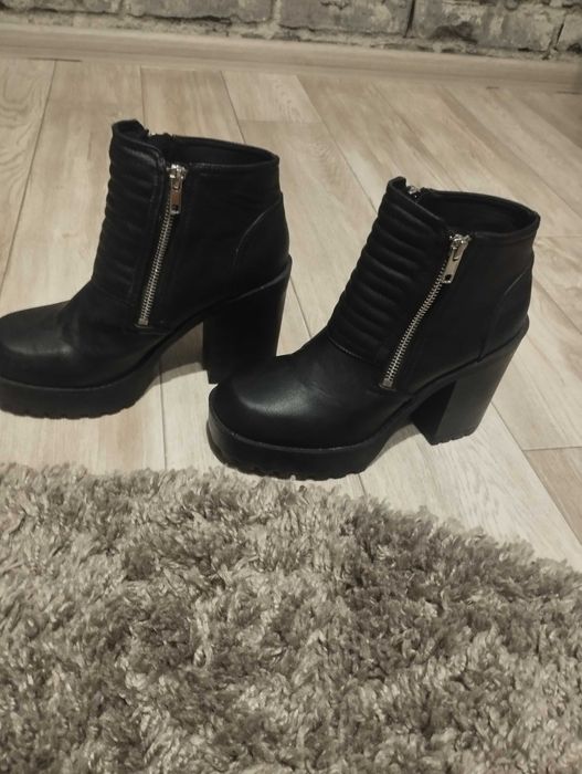 Жіноче зимове взуття ,ботінки
