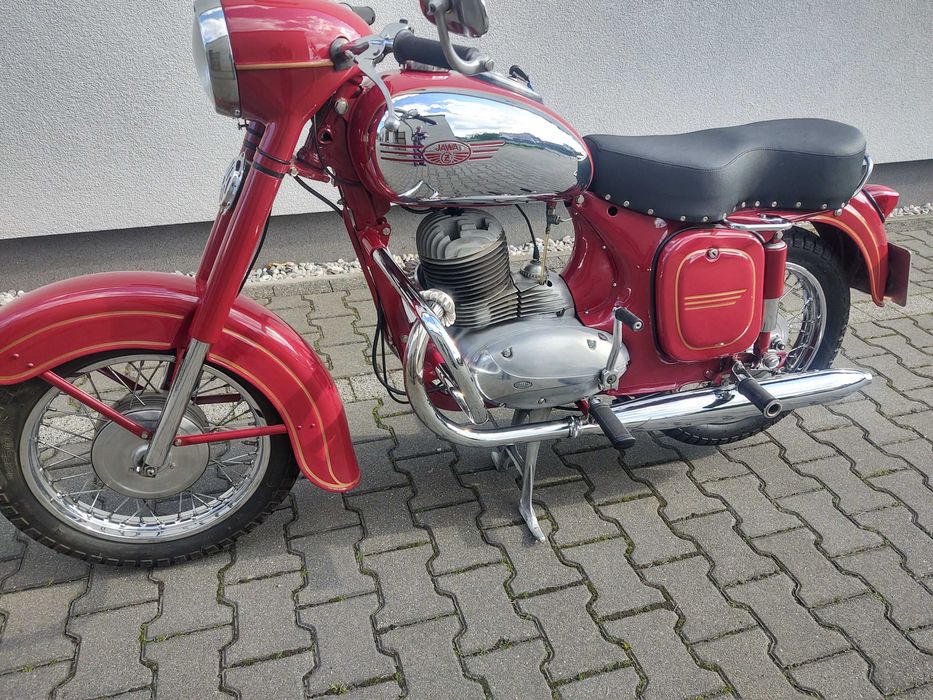 Motocykl.    JAWA 353.  250