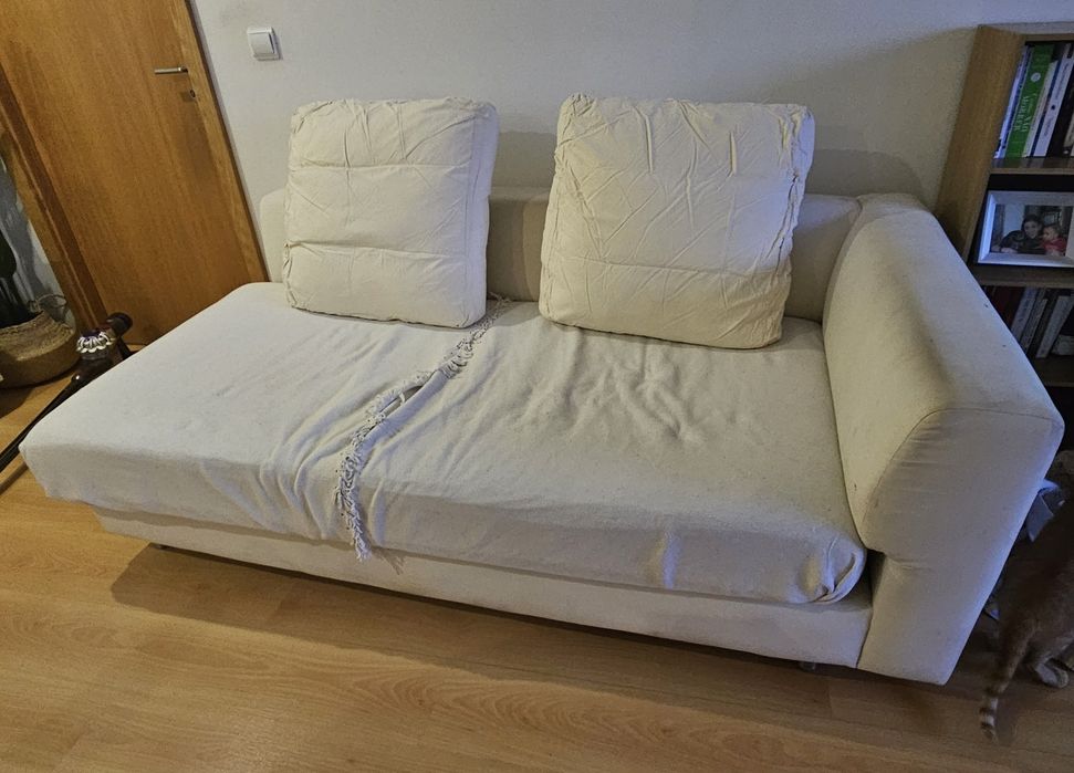 Sofá ideal para estofar com almofadas grandes
