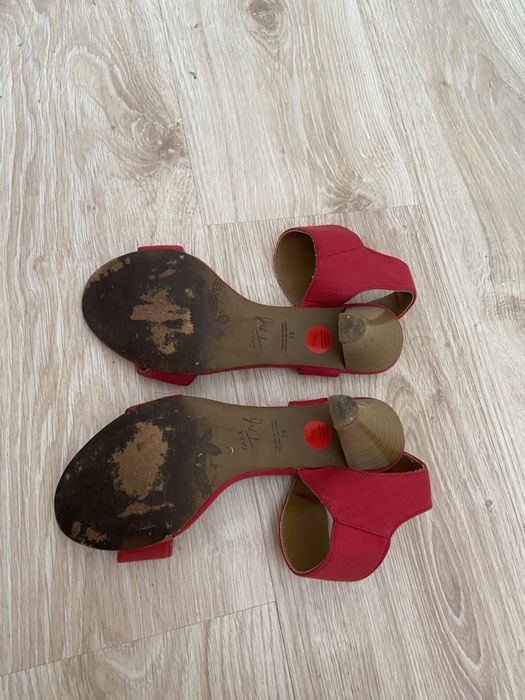 Sandaly na obcasie zara