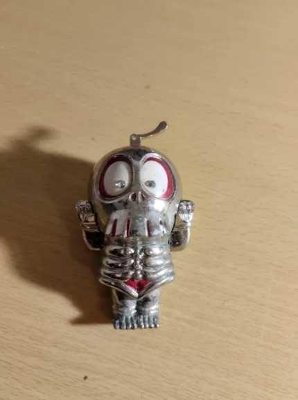 Isqueiro formato Robô a funcionar