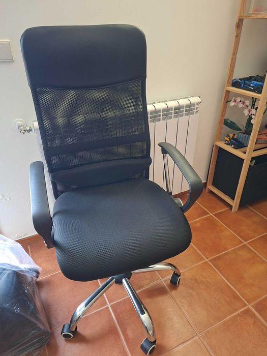 Cadeira de Escritório Ergonómica – Excelente Estado