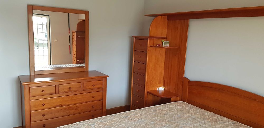 Quarto completo em pinho